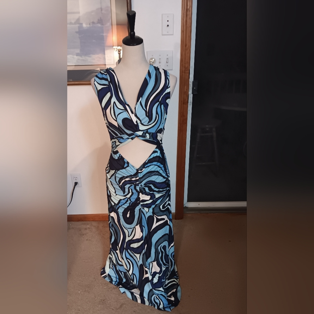 Rebecca Vallance Blue, Black & White Abstract Cut Out Halter Dress, Size 6 - Picture 5 of 7